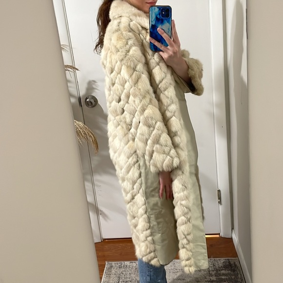 Vintage fur / leather coat with belt - Picture 2 of 6